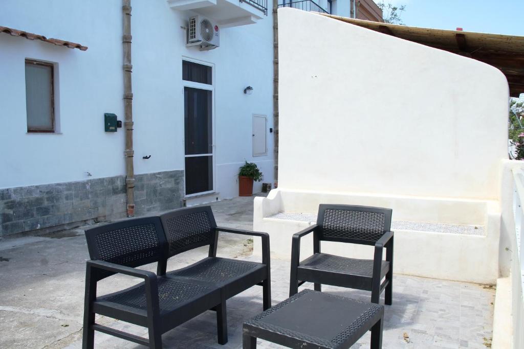 Balkón nebo terasa v ubytování Aeolian Sea House