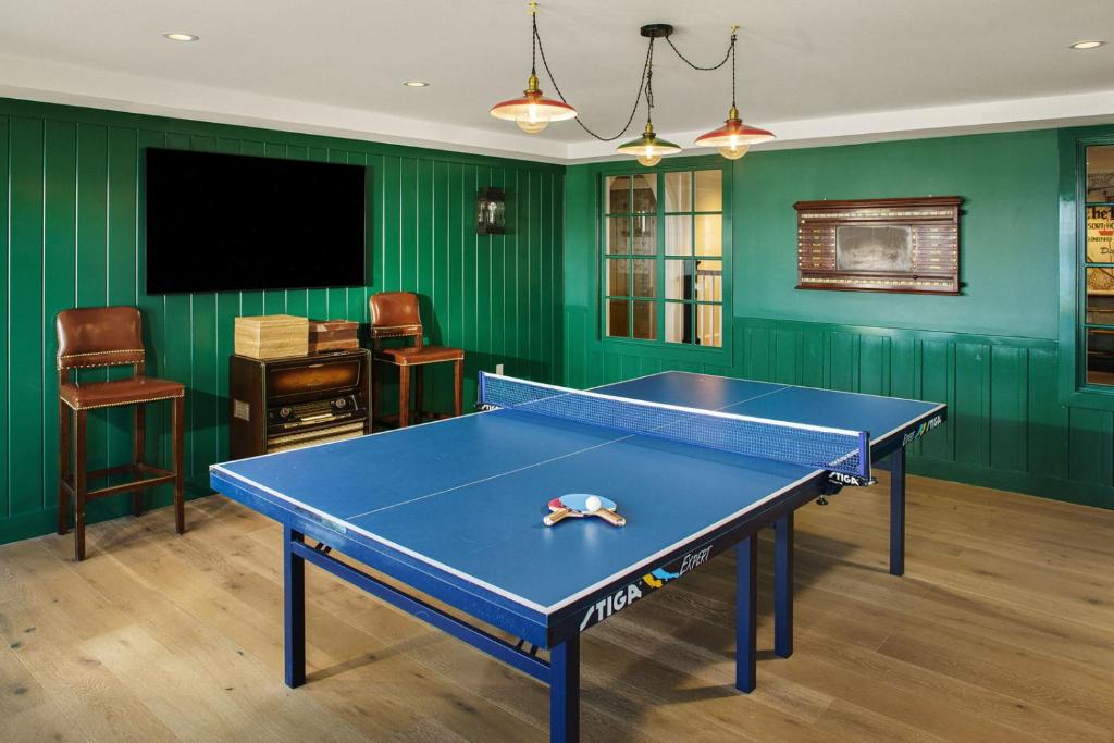 Stolní tenis v ubytování The Pridwin Hotel nebo okolí