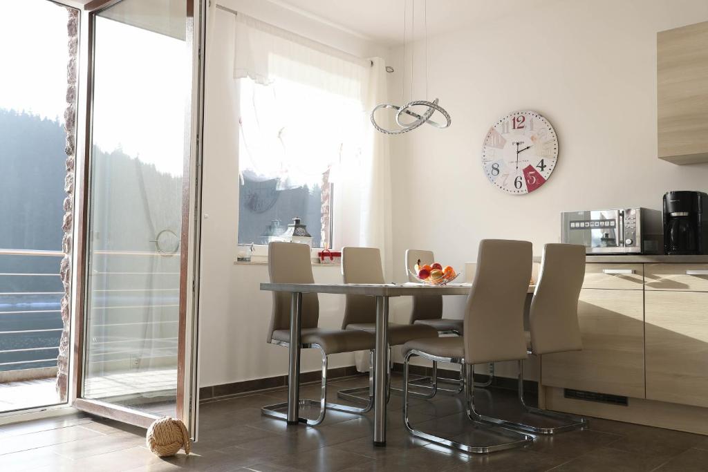 Fotografie z fotogalerie ubytování Holidayhaus-Lütsche / Wohnung Schmücke v destinaci Frankenhain