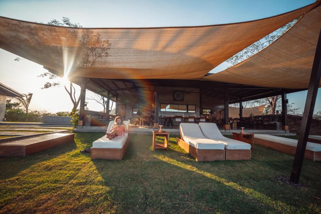 Posezení v ubytování Alaya Yoga & Surf & Retreat