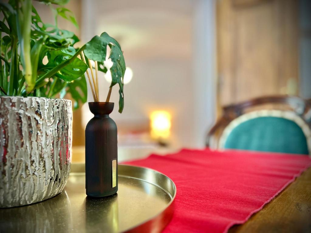 a table with a vase and a bowl on a table at Zentrum Vintage Appartments in Braşov