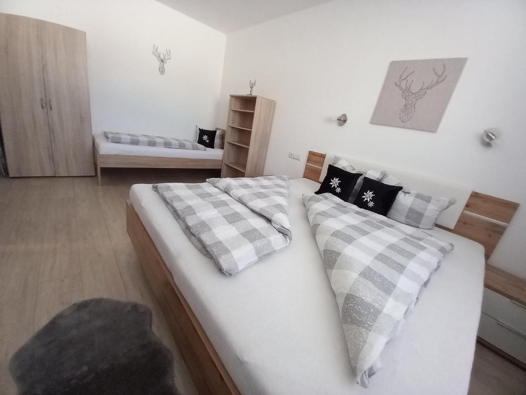 A bed or beds in a room at Apart Katja