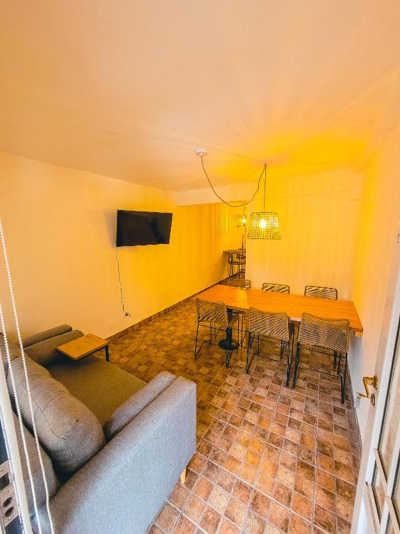 TV a/nebo společenská místnost v ubytování Cabaña Oasis