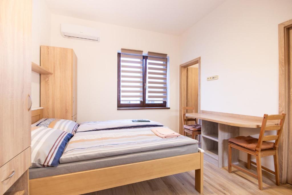 Postel nebo postele na pokoji v ubytování Penzion pod Kozákem