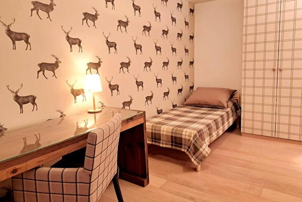 Postel nebo postele na pokoji v ubytování Comfortable apartment near the ski station with parking