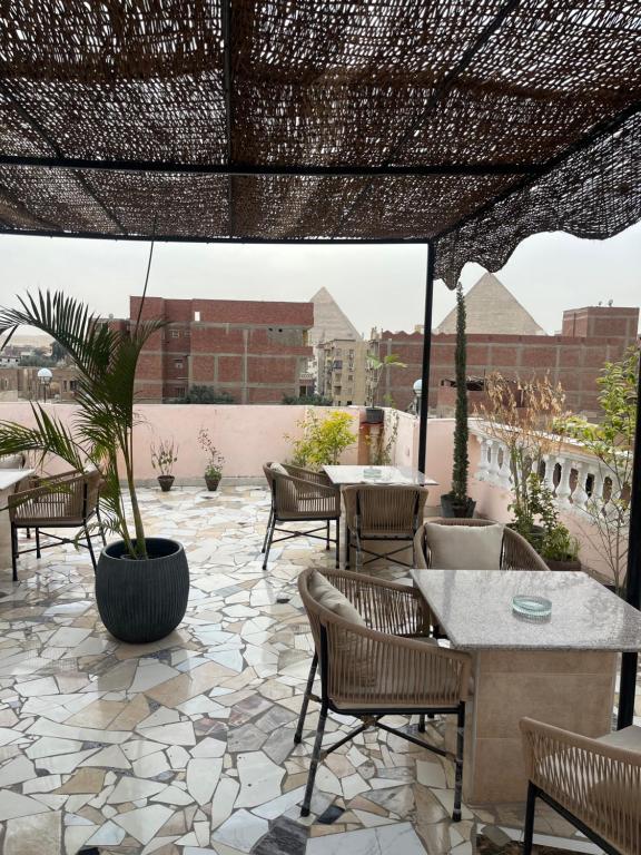 Un balcon sau o terasă la King Badr pyramids