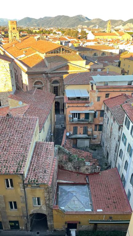 Nespecifikovaný výhled na destinaci Pisa nebo výhled na město při pohledu z penzionu
