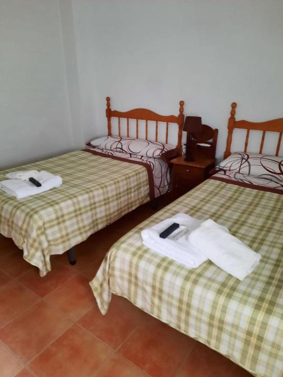 a room with two beds with white towels on them at Corralazo A in Calasparra
