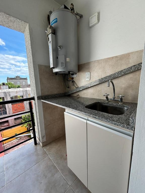 a kitchen with a sink and a window at Departamentos en Costanera, sobre Alem in Gualeguaychú
