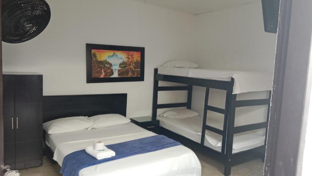 Postel nebo postele na pokoji v ubytování HOTEL LUZ MERY