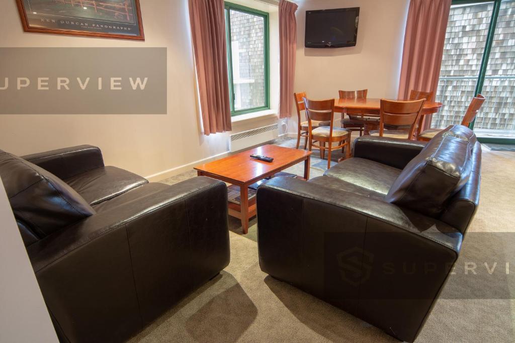 Гостиная зона в Arlberg Hotel Mt. Buller
