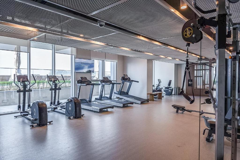 Fitness centrum a/nebo fitness zařízení v ubytování Your beachfront luxe escape experience - Suiteable