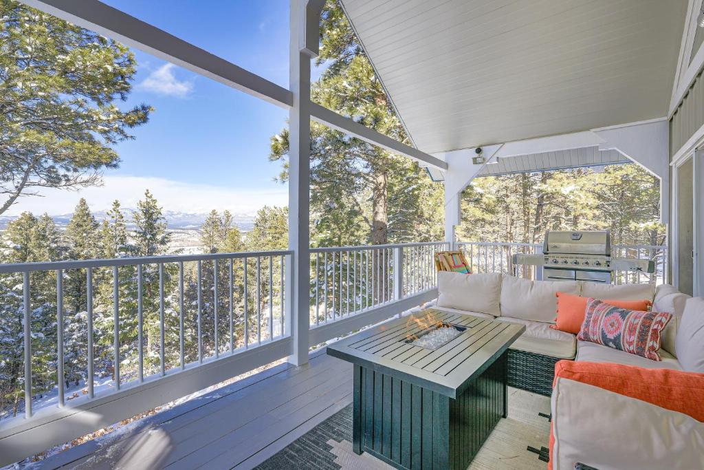 Pagosa Springs Family Retreat with Game Room and Views, Pagosa Springs