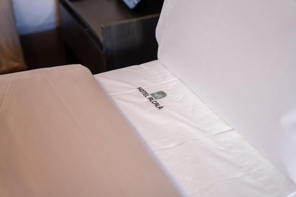 Una cama o camas en una habitación de ALCALÀ EXPO