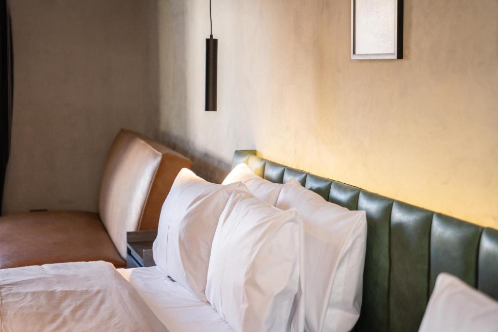Una cama o camas en una habitación de ALCALÀ EXPO