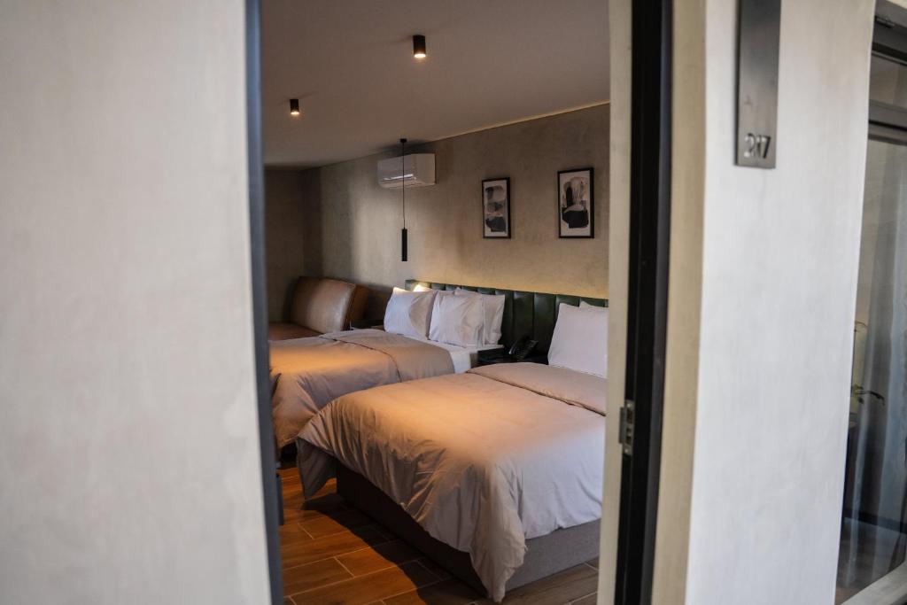 Una cama o camas en una habitación de ALCALÀ EXPO