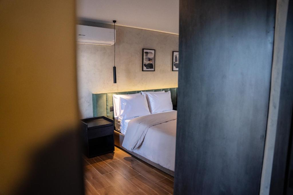Una cama o camas en una habitación de ALCALÀ EXPO