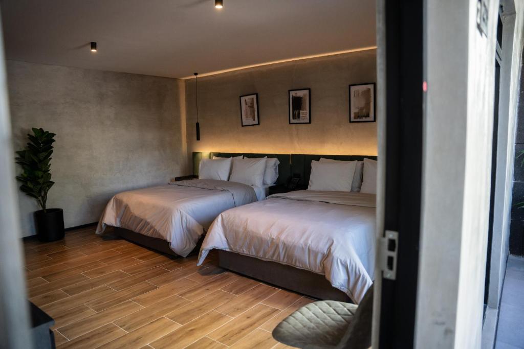 Una cama o camas en una habitación de ALCALÀ EXPO