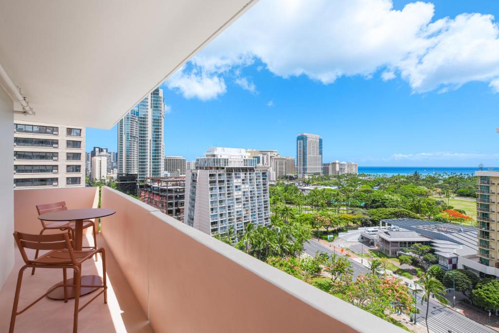 Romer Waikiki at The Ambassador - View Ocean Suite D'une Chambre