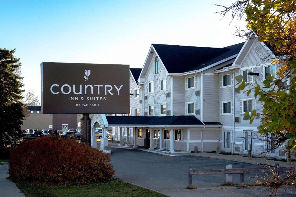 a building with a sign for a inn and suites at Country Inn & Suites by Radisson, Winnipeg, MB in Winnipeg