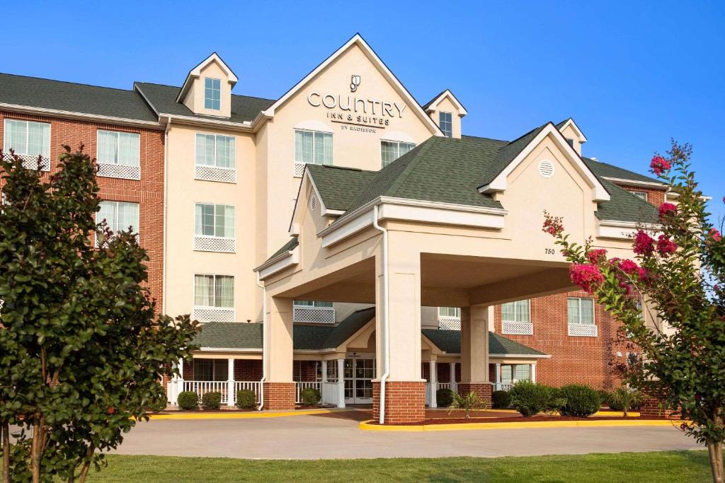 uma representação de um hotel com um gazebo em Country Inn & Suites by Radisson, Conway, AR em Conway