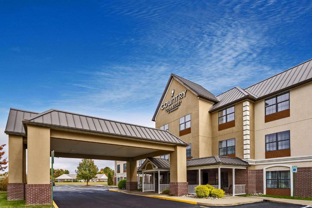 una vista frontal de un hotel en Country Inn & Suites by Radisson, Salisbury, MD, en Salisbury