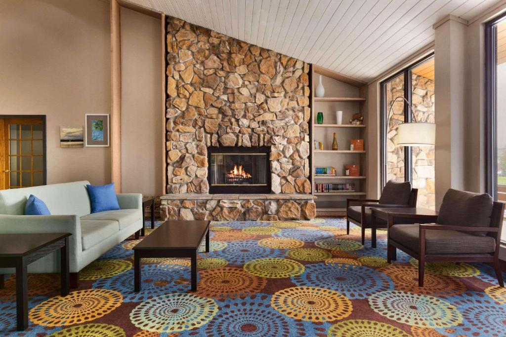 Country Inn & Suites by Radisson, Mishawaka, IN photo