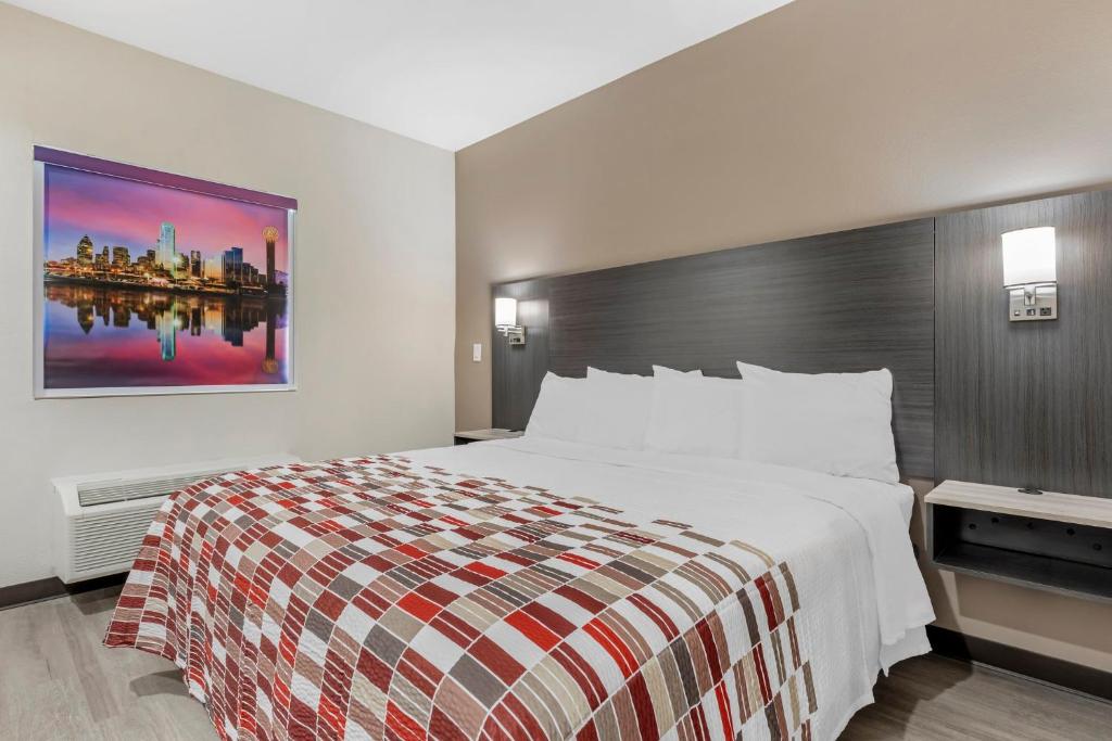 Red Roof Inn Hutchins - Housity