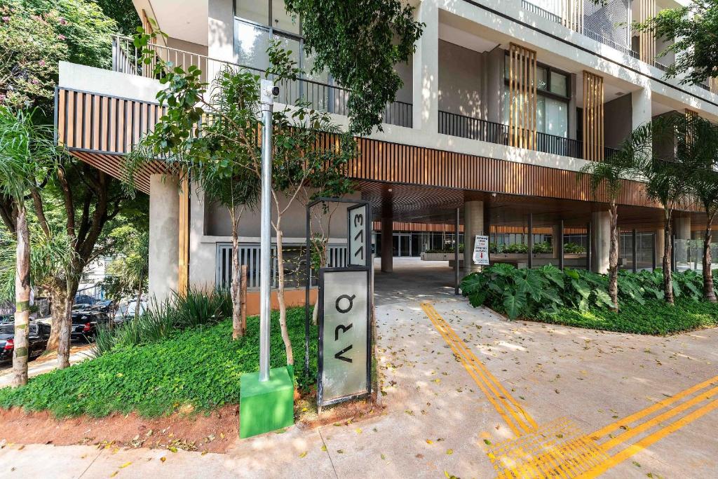 a building with a street sign in front of it at ARQ VILA MARIANA in Sao Paulo