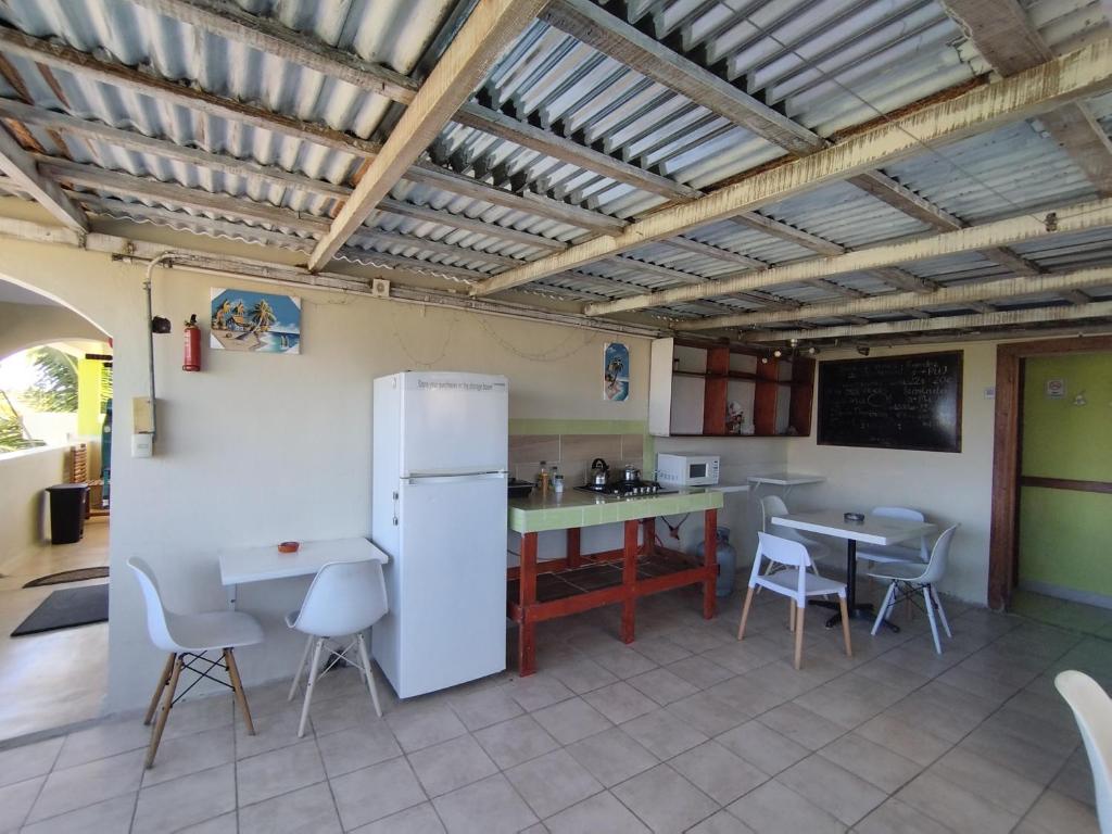 Kuchyň nebo kuchyňský kout v ubytování Hostel Eco Punta Cana