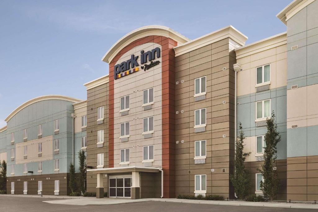 Park Inn by Radisson, Calgary Airport North, AB - Resim 6