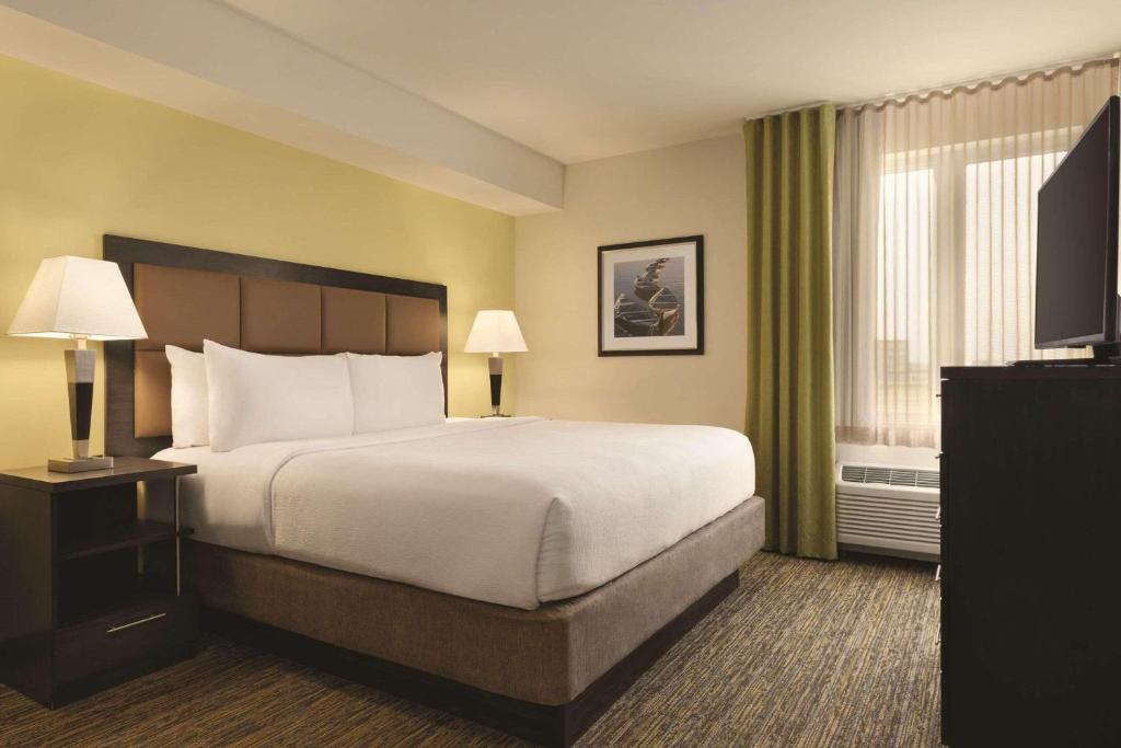 a hotel room with a bed and a television at Park Inn by Radisson, Calgary Airport North, AB in Calgary