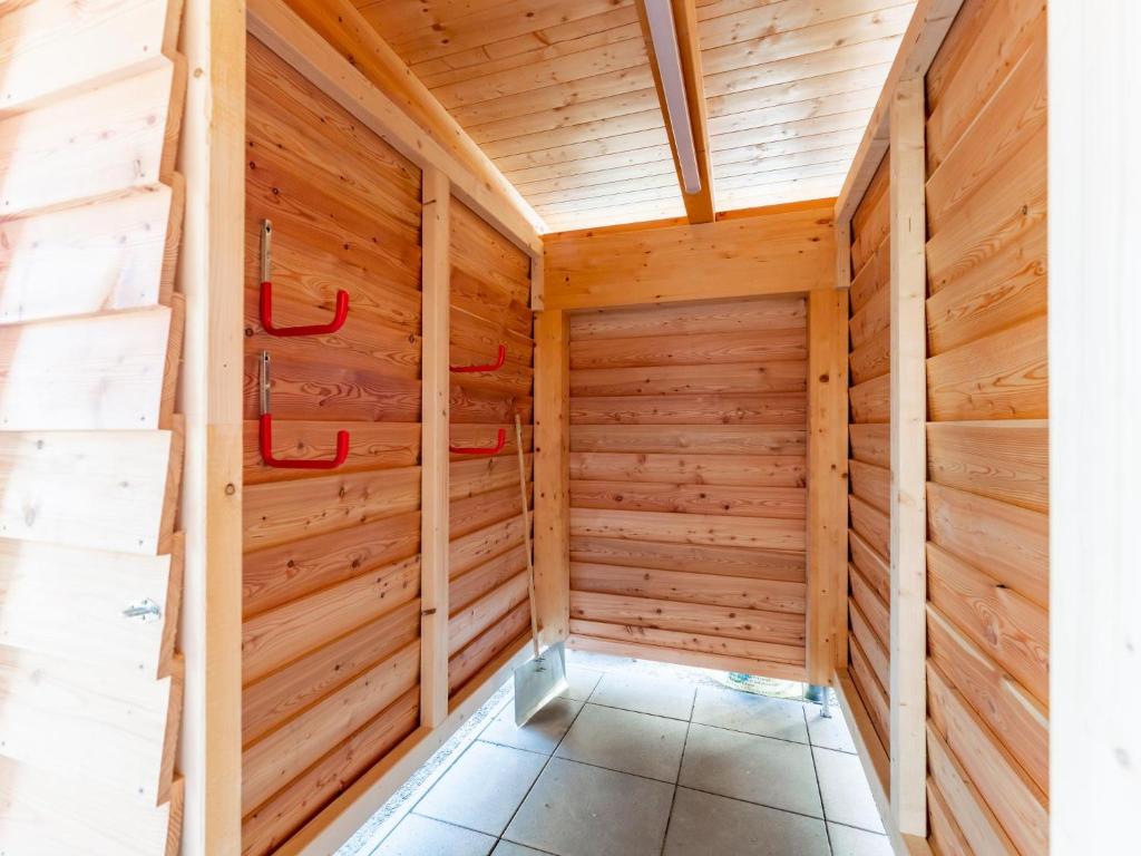a wooden sauna in a cabin at Grebenzen Lodge Prinz in Sankt Lambrecht