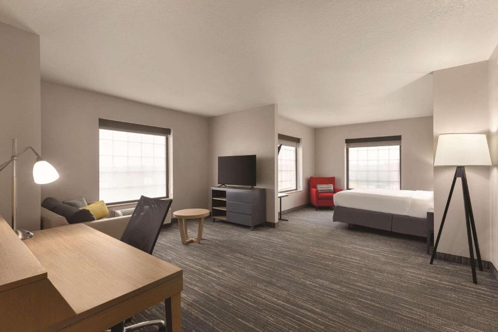 Country Inn & Suites by Radisson, RJ Stadium - Tampa Airport East - 