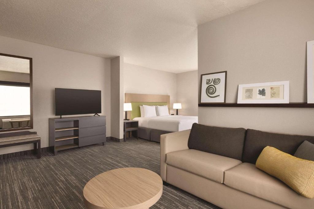 Country Inn & Suites by Radisson, RJ Stadium - Tampa Airport East - 