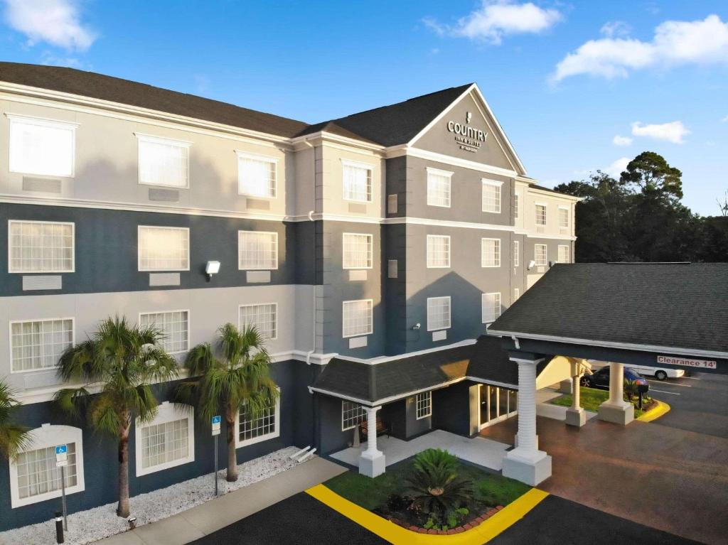 una representación de un hotel con aparcamiento en Country Inn & Suites by Radisson, Pensacola West, FL, en Pensacola