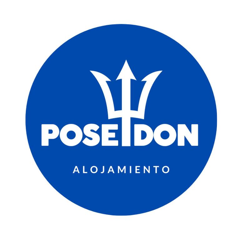 查查波亞斯的住宿－Hospedaje el Poseidon，蓝色的标志,上面有冠