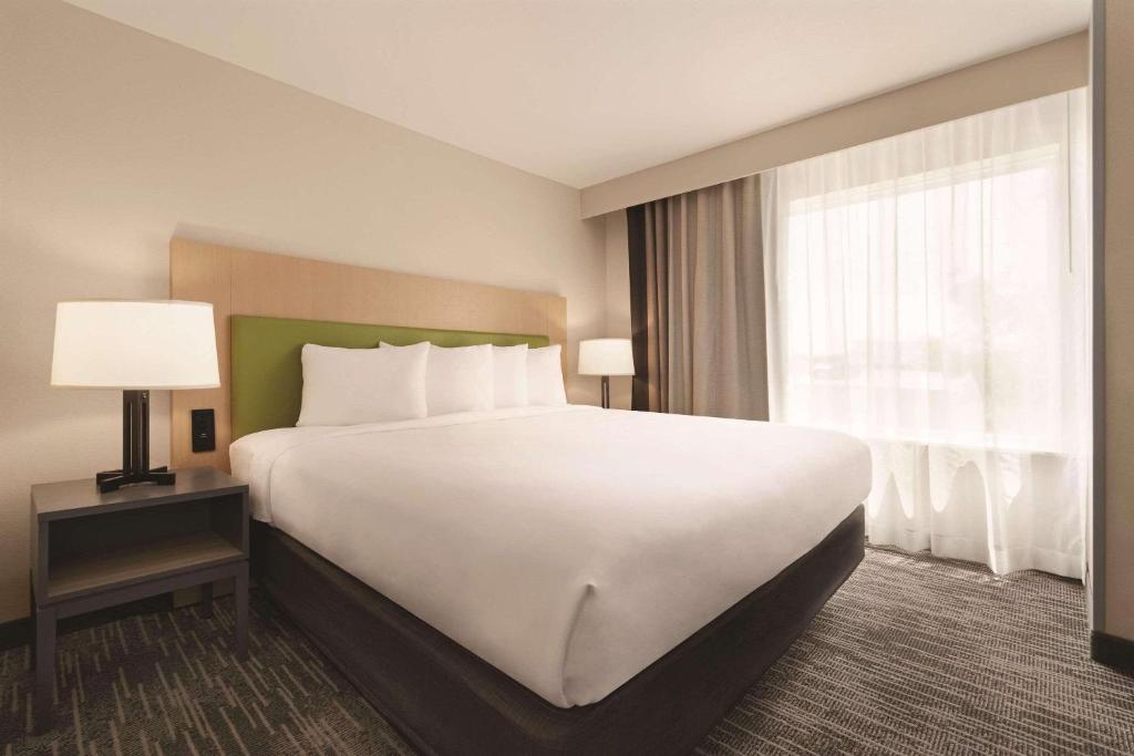 Country Inn & Suites by Radisson, Savannah Midtown, GA - 
