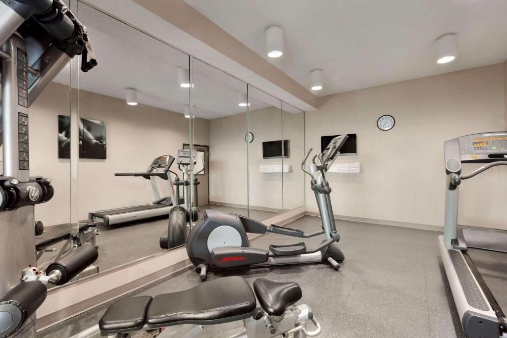 Country Inn & Suites by Radisson, Warner Robins, GA photo