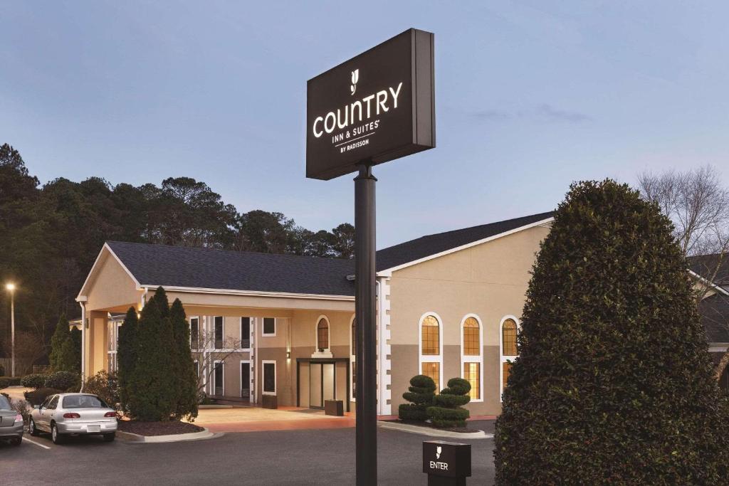 a building with a sign in front of a building at Country Inn & Suites by Radisson, Griffin, GA in Griffin