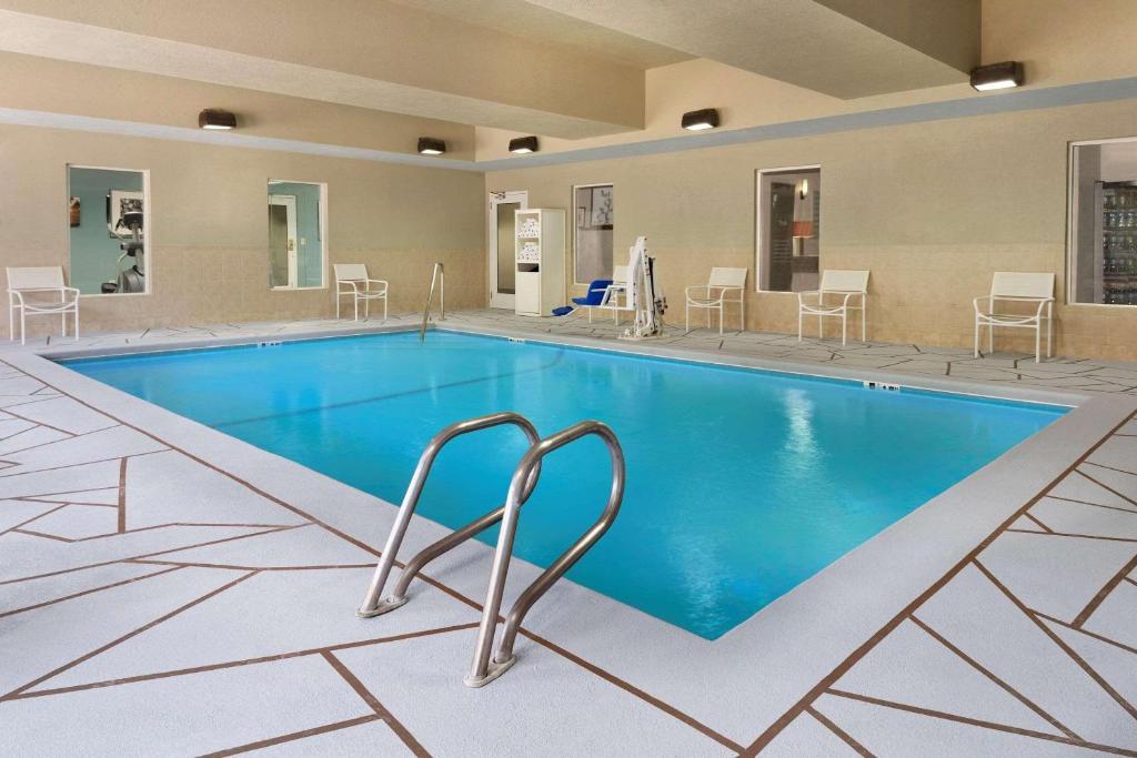 Country Inn & Suites by Radisson, Brunswick I-95, GA photo
