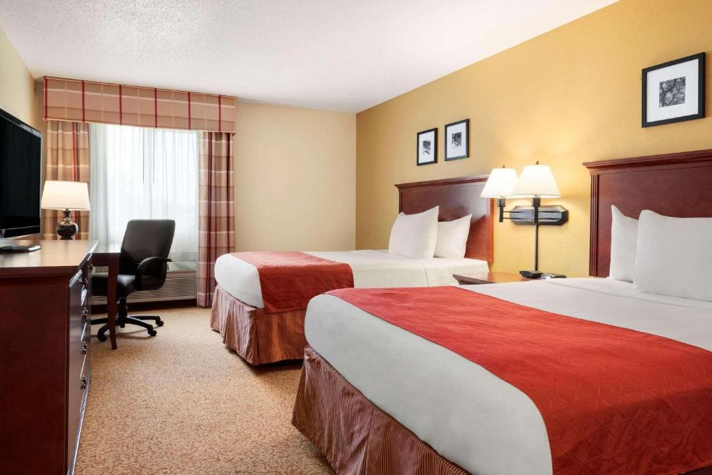 Country Inn & Suites by Radisson, Cedar Rapids Airport, IA - Habitación Queen Con Dos Camas Queen