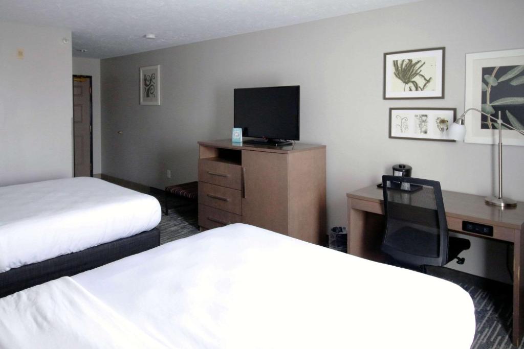 TV&#47;Unterhaltungsangebot in der Unterkunft Country Inn &amp; Suites by Radisson, Council Bluffs, IA