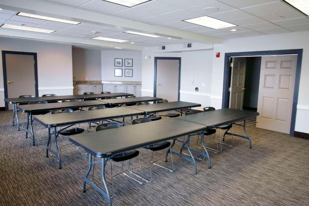 Der Geschäftsbereich oder Konferenzraum in der Unterkunft Country Inn &amp; Suites by Radisson, Council Bluffs, IA