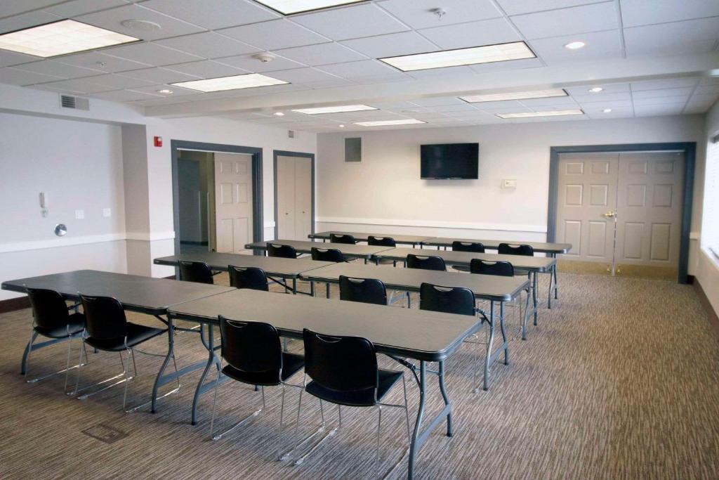Der Geschäftsbereich oder Konferenzraum in der Unterkunft Country Inn &amp; Suites by Radisson, Council Bluffs, IA