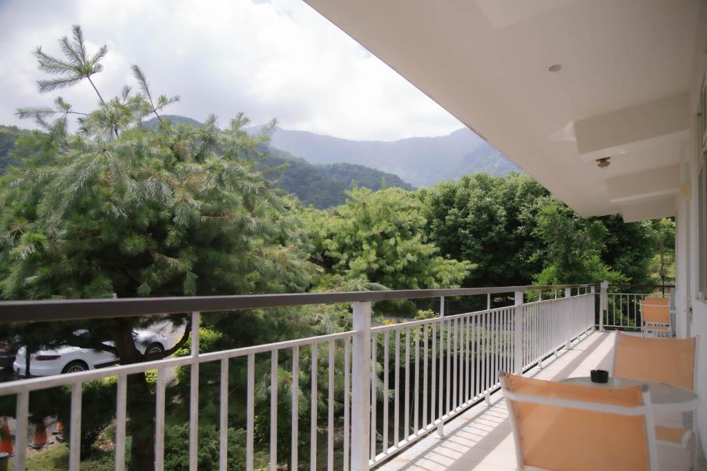 a balcony with a view of the mountains at Guanziling Lin Kuei Yuan Hot Spring Resort in Baihe
