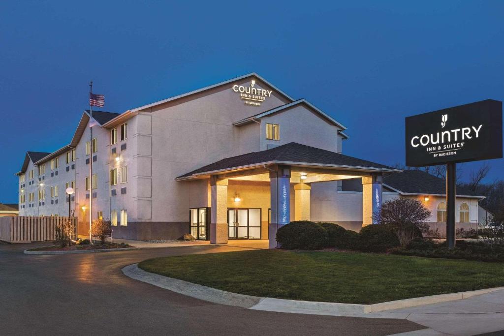 Gallery image of Country Inn & Suites by Radisson, Auburn, IN in Auburn