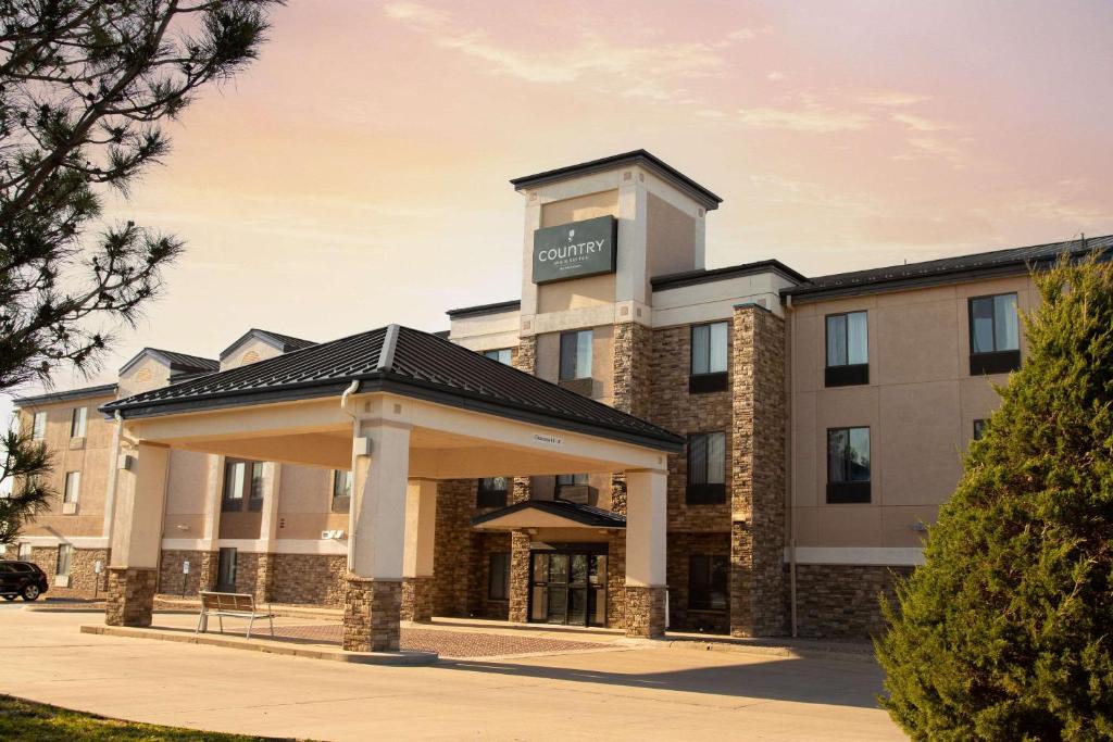 a hotel with a gazebo in front of a building at Country Inn & Suites by Radisson, Garden City, KS in Garden City