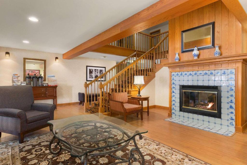 Country Inn & Suites by Radisson, Holland, MI photo