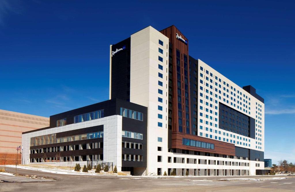 a large office building with a lot of windows at Radisson Blu Mall of America in Bloomington